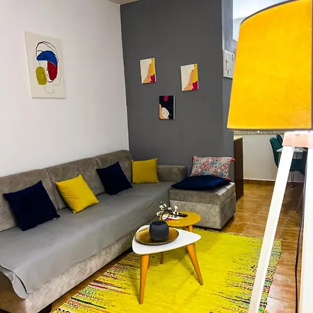 Center Apartment *