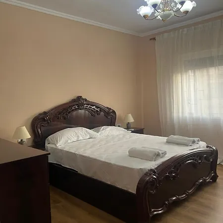 Center Apartment *